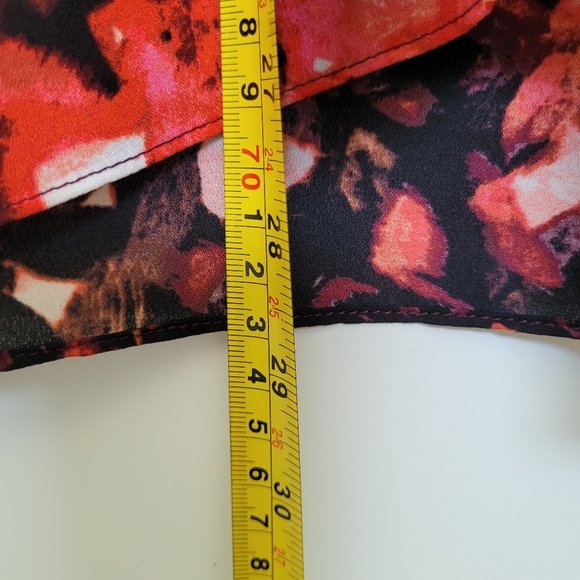 A.n.a, Flowy, Red White & Black Floral Blouse Large - Picture 7 of 8